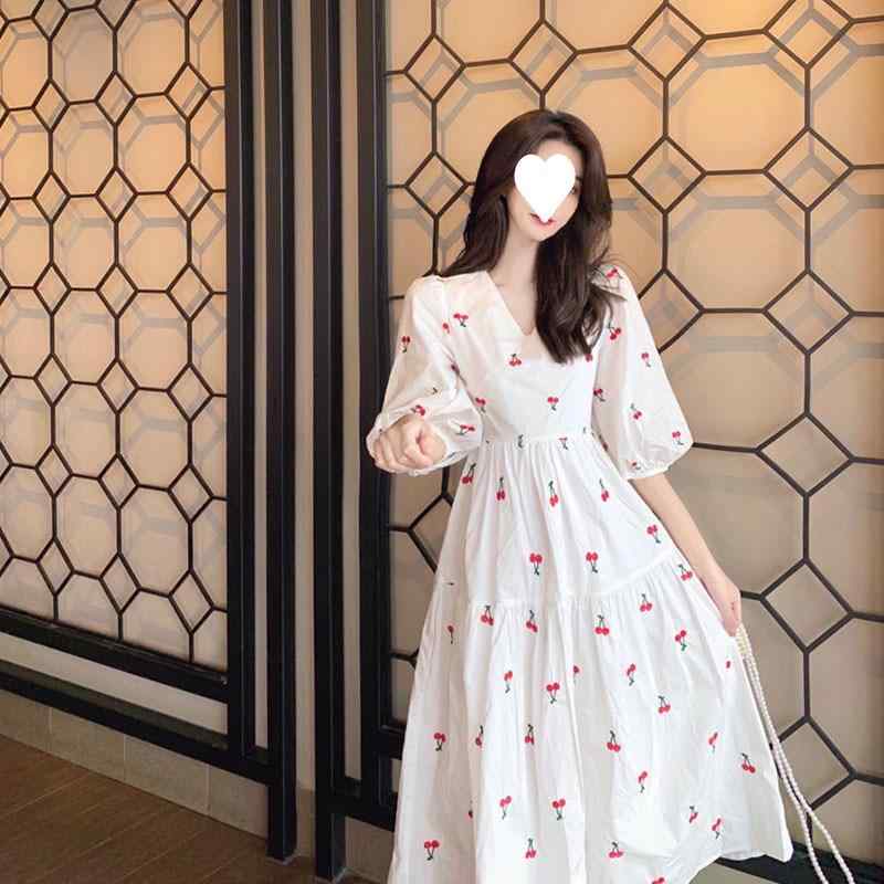 ワンピース 女性用 秋冬 長袖 Vネック フレアスリーブ フラワープリント ロングドレス ストリートスタイル フレンチカジュアル クラシック フェミニン 花柄 膝下丈 ゆったりシルエット コットン混 暖か素材 日常使い ハイネック風 優しい風合い かわい