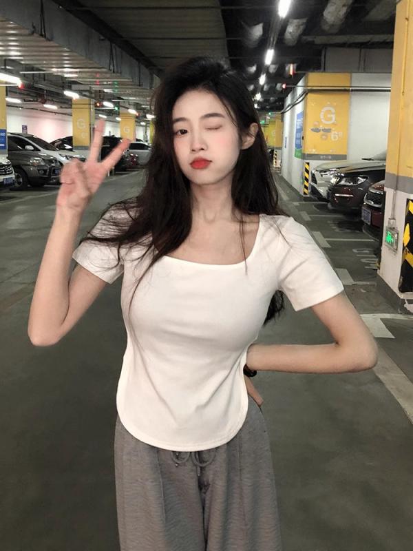 乐天商城 - Tシャツ 女性用 純欲風 大Uネック スパイシー スリムフィット 修身 不規則 短袖 トップス ブラウス インナー 気質 通勤スタイル 接触冷感 再生繊維 ポリエステル 無地 セットアップ 超短丈 ブラック ホワイト 軽量 吸湿速乾 ビッグシルエット か