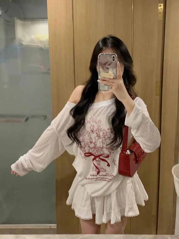 Rakuten - Tシャツ 女性 夏 長袖 白色 グラフィティ プリント 斜め肩 肩掛け トップス ワイド ルーズ フィット 薄手 軽量 防紫外線 UVカット 接触冷感 涼しい 吸湿速乾 ポリエステル 素材 丸首 セットインスリーブ ミドル丈 65cmから80cm カジュ