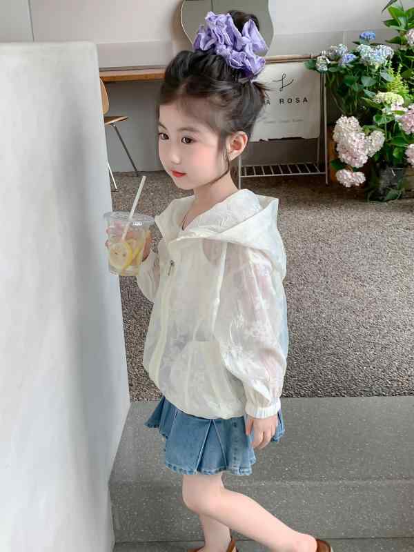 女児 UVカット トップス 女の子 夏服 防晒衣 接触冷感 ポリエステル 混紡素材 薄手 軽量 通気性 帽子付き アウトドア 普段使い アイボリー ベージュ系 3～8歳 100～140cm