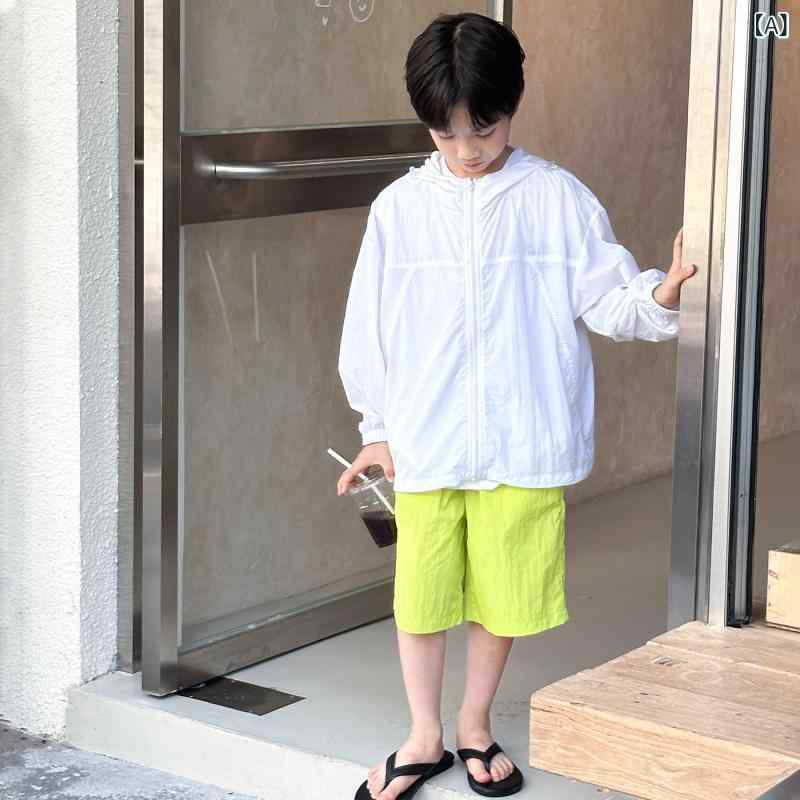 ・対象: 男児・素材: ポリエステル100%・カラー展開: ホワイト、グレー・サイズ展開: 100cm、110cm、120cm、130cm、140cm、150cm・フード: あり・機能: 紫外線防止