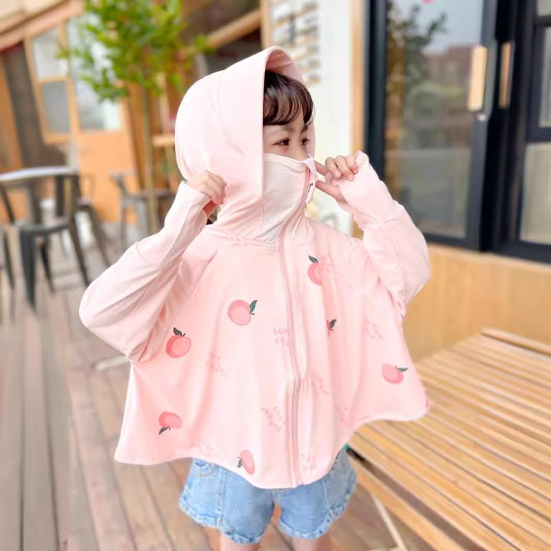 ・カテゴリ: 子供服・主な素材: ポリエステル92%・カラー展開: ライトブルー、ピンク、ホワイトグラデーション、ピンクグラデーション・サイズ展開: S、M、L、XL・機能: 紫外線カット・フード: あり（取り外し不可）