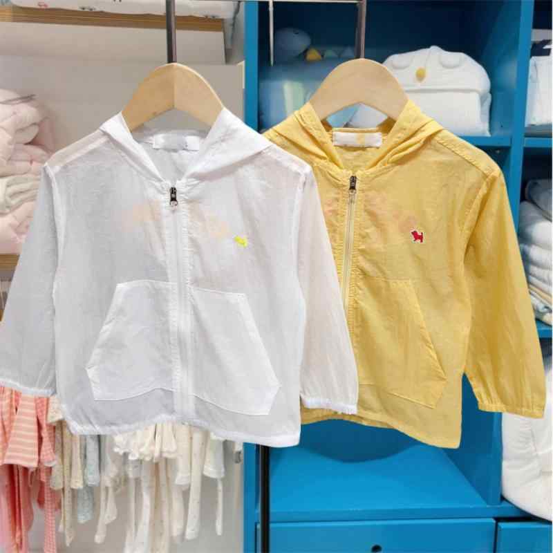 ・対象年齢: 小童(4-6歳)・主な素材: ポリエステル100%・カラー展開: 白色、黄色・サイズ展開: 90cm、100cm、110cm、120cm、130cm・機能: 速干・フード: 有帽不可拆