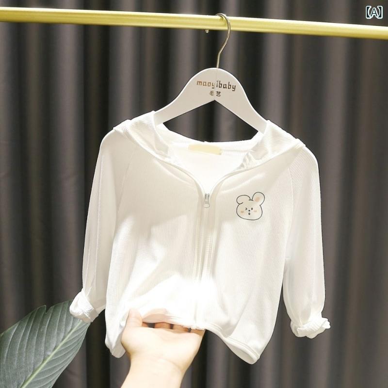 ・性別: 男女・対象年齢: 中童・主な素材: ポリエステル66%・重量: 180g・カラー展開: 白色、紫色・サイズ展開: 80、90、100、110、120、130・フード: なし・機能: 紫外線カット