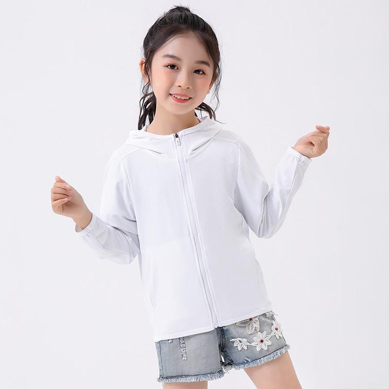 ・性別: 女童・対象年齢: 中童(7-12歳)・裏地素材: ポリエステル・主素材: ポリエステル(ポリエステル88%、スパンデックス12%)・カラー展開: ホワイト、ピンク、グレー、月蘭・対象身長: 110cm、120cm、130cm、140cm・フード: あり・機能: 紫外線カット・対象年齢: 中小童(3~8歳、100~140cm)