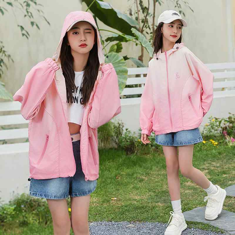 女児 防晒 トップス 子供服 女の子 春夏 ピンク 長袖 薄手 軽量 ポリエステル 100% 接触冷感 吸湿速乾 学院風 時尚 ゆったり グラデーション フード付き ワイドシルエット 長め丈 屋外 紫外線カット 伸縮性 通学 普段使い かわいい デザイン