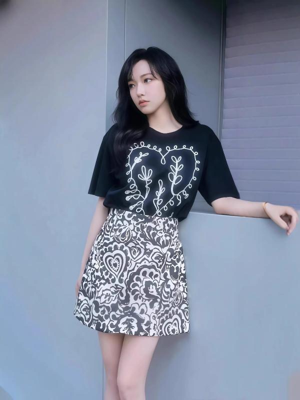 乐天商城 - レディース スカート 女性用 半身スカート ミニスカート 短丈 Aライン 高腰 ブラック 黒 コットン 綿 コットン100% プリント 花柄 グラフィティ柄 塗り絵風 プリント柄 快適 気質 通勤 通勤用 普段使い シンプル 洗練 軽量 コットン素材 夏