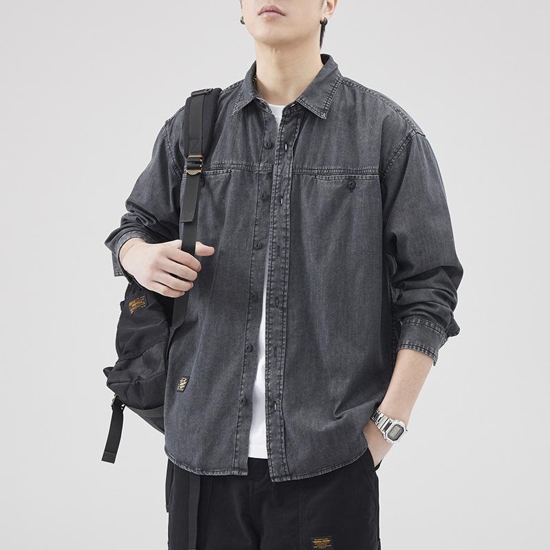 Rakuten - メンズ シャツ トップス 長袖 デニム 牛仔 綿 純綿 素材 シンプル デザイン ゆったり シルエット 方領 開襟 徽章 刺繍 詳細 青春 ポップ スタイル ファッション トレンド 都市 コーディネート 普段使い カジュアル シーン 春 シーズン 洗濯