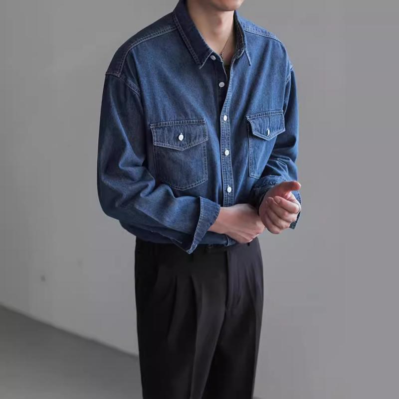 맨즈 데님 셔츠 긴팔 춘추 가을 겨울 코튼 합체형 농령 순색 입주머니 디테일 심청 라이트 블루 미들 웨이트 세탁기 세탁가능 노 다리미 일상 유스 캐주얼 한국 스타일 청춘 복고 느긋하게 아메리칸 심플 트렌드 톱스