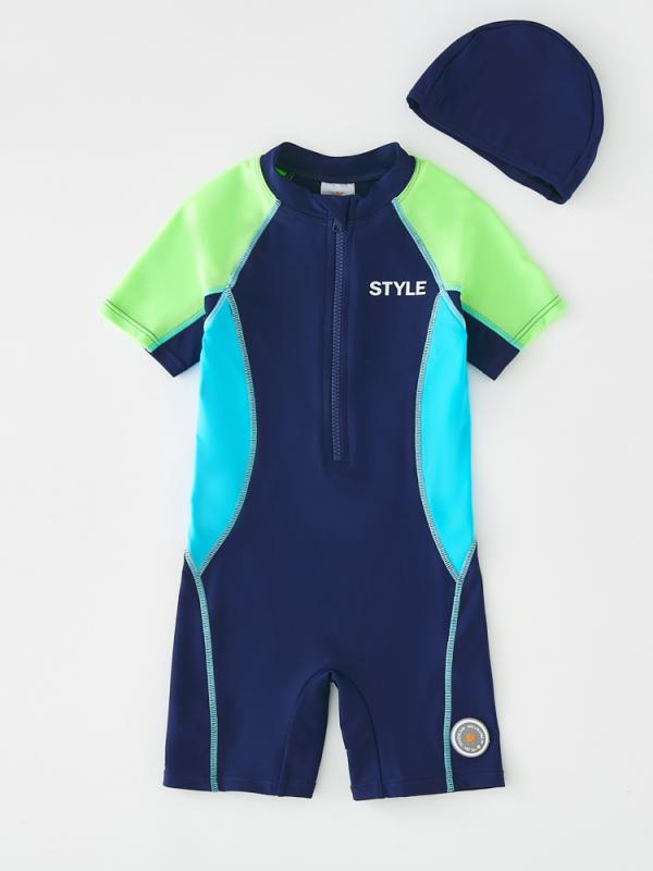 水着 キッズ 男の子 オールインワン ラッシュガード オールシーズン 紫外線対策 速干 軽量 スポーツ 海水浴 ビーチ 普段使い サーフィン用 アウトドア 水遊び 動きやすい 子供用・カテゴリ: 水着・スイムウェア・対象年齢: 10-12歳・スタイル: 韓国風・表地素材: ポリエステル83%・裏地素材: ポリエステル・カラー展開: HX-23107泳衣+泳帽（袖色緑）, HX-23107-1泳衣+泳帽（袖色青）・サイズ展開: 身長90-100cm, 身長100-110cm, 身長110-120cm, 身長120-130cm, 身長130-140cm, 身長140-150cm, 身長150-160cm・タイプ: 三角パンツ, ビキニ, ボクサーパンツ, ワンピース, セパレート