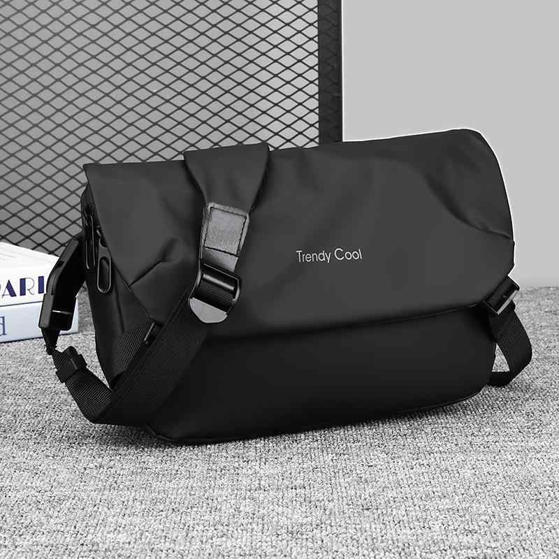 Other - メンズ 斜めがけバッグ 男性用 ショルダーバッグ 郵便配達風 鞄 大容量 シンプル 日系 スポーツ 機能性 工装 都市 ミニマム 皮膜 素材 純色 グレー ブラック 秋 防水 通気性 軽量 吸湿速乾 日常 旅行 外出 普段使い カジュアル 8インチ 収納