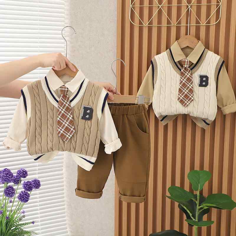 キッズ 男の子 秋冬 セットアップ コットン トップス 長袖 長ズボン ネクタイ セーター ベスト 3点セット 柔らかい素材 普通厚み アルファベット柄 韓流スタイル 1-4歳 80-120cm 春秋 ミ色 ベージュ カジュアル 普段使い 伸縮性 快適
