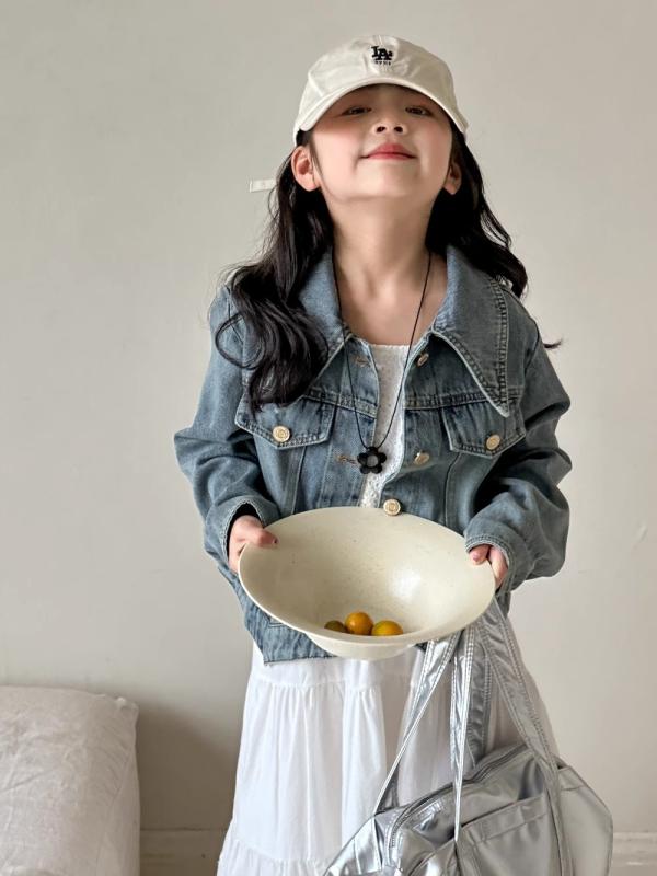 女児用 牛仔ジャケット 女の子 キッズ 春 春夏 メンズ風 トップス コート 子供服 かわいい 英倫風 プリンセス トレンド 長袖 短丈 コットン 綿 柔らか素材 単排ボタン 無地 シンプル 軽量 伸縮性 普段使い 通学 遊び着 120cm 130cm