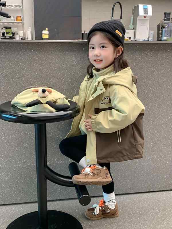 女児 コート キッズ 秋冬 秋香黄 かわいい 韓国風 長袖 丸首 フード付き 中長丈 厚手 化粧繊維 ポリエステル 柔らか素材 長袖 ジップアップ 長袖 化粧繊維 ライニング 100パーセント ポリエステル 100パーセント 3-8歳 90-140cm