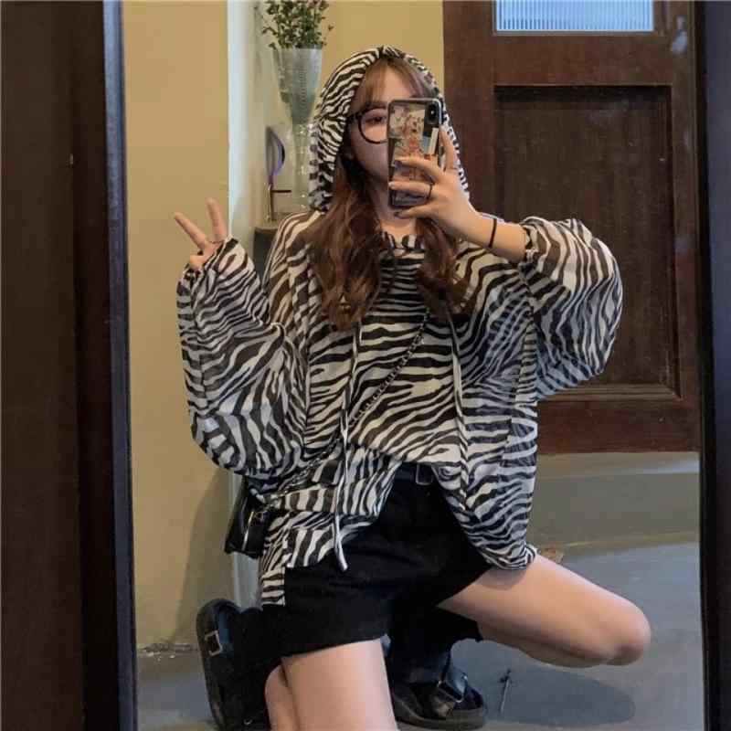 長袖Tシャツ レディース 夏 2025 韓国風 ゆったり薄手 ゼブラ柄 フード付き トップス 涤纶素材 印花加工 飛袖デザイン 気質通勤 都市スタイル 通勤用 普段使い 軽量 吸湿速乾 迷彩色 ゆったりシルエット 普通丈