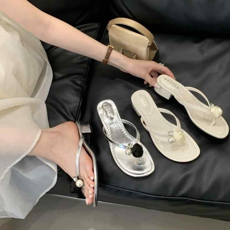 女性用 クッションサンダル 夏用 ビーチサンダル 銀色 杏色 フラットシューズ トゥオープン スクエアトゥ 通勤用 普段使い 柔らかい底 軽量 伸縮性 吸湿速乾 防水 ゴム底 屋外用 カジュアル シンプル 快適