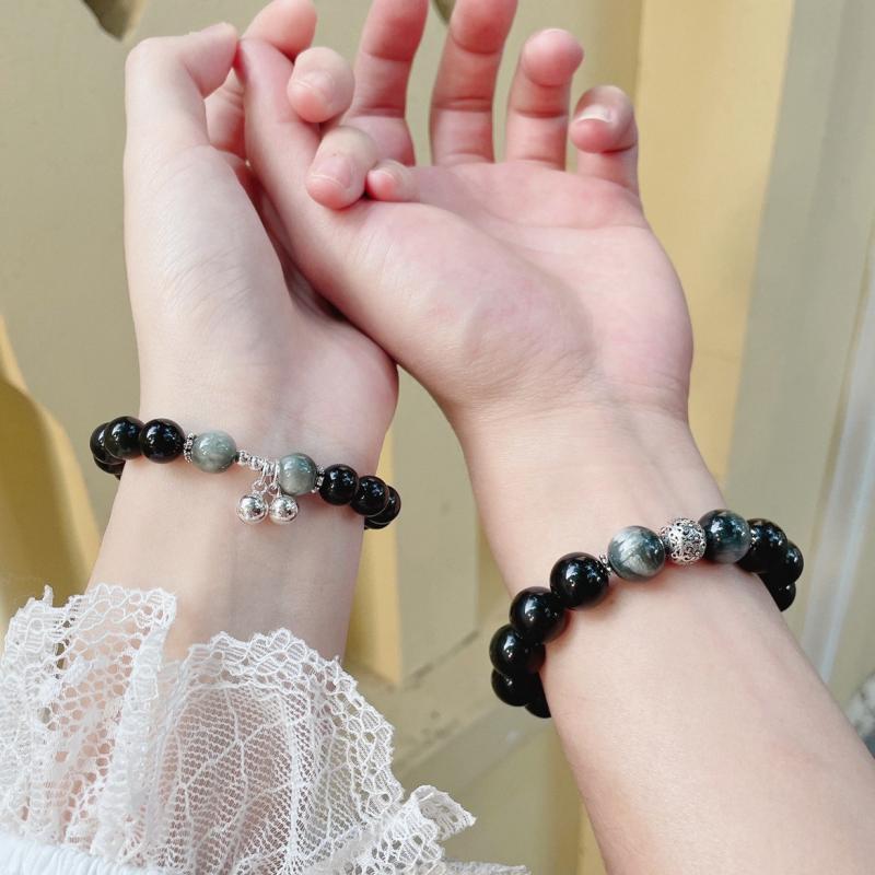 手首アクセサリー 女性用 黒曜石 ブレスレット 鈴付き オリジナルデザイン シンプル かわいい ラブリー クリア クリスタル 素材 天然石 ペアセット 友情 恋人 ギフト 通年使用 軽量 手作り 細工 アクセント ジュエリー 装飾品