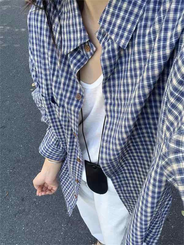 樂天商城 - レディース 長袖 シャツ トップス ブルー 格子柄 コットン ポリエステル 混紡 切り替え デザイン ルーズフィット ミドルレングス POLOカラー ボタン 装飾 日韓 スタイル 早秋 外出着 ゆったり シルエット 爽やか コーディネート レイヤード 可
