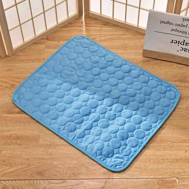 ペット用冷却マット 大型犬 犬 猫 接触冷感マット ソファマット ベッドマット 寝具マット ケージ用マット ひんやり 軽量 通気性 快適 普段使い 暑さ対策 オールシーズン 室内用