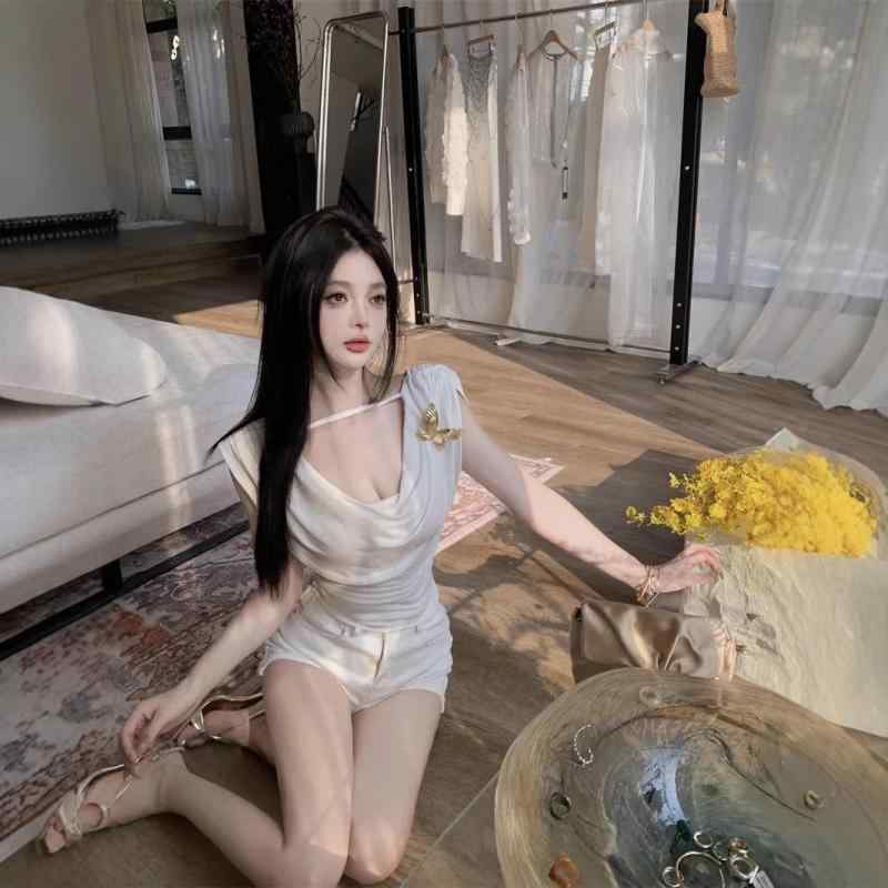 トップス ノースリーブ Tシャツ フレンチ風 白 春夏 蝶 ドレープネック 甘辛 スリム ショート丈 デザイン性 バックオープン きれいめ 無地 fork-br-11010274 フォークBR パッケージ画像