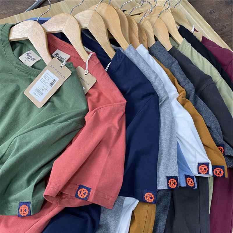 Rakuten - メンズ Tシャツ 短袖 丸首 綿100% 薄手 透気性 夏用 合体シルエット 純色 基礎デザイン 日常カジュアル ブラック ホワイト グレー系 ネイビー レッド グリーン イエロー ブルー 軽量 吸湿速乾 青年向け ファッション トップス ユニセックス風