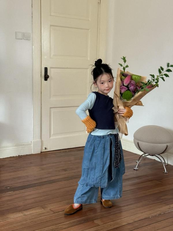 Rakuten - 女児 キッズ スカートパンツ 牛仔 デニム 9分丈 半袖 膝下丈 秋季 秋 春秋 復古 ビンテージ ルーズ ゆったり ルーズフィット 不規則 ヘム アシンメトリー ワイド 韓国風 韓流 ファッション トレンド モード 純色 ソリッド ブルー ネイビー 柔