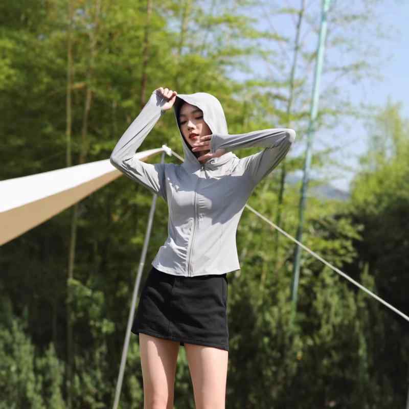 乐天商城 - レディース 防晒服 長袖 修身 夏 接触冷感 ポリエステル 伸縮性 透気性 紫外線カット UPF50+ ヨガ 運動 日常 かわいい スタイル 黒 白 グレー 薄手 柔らかい