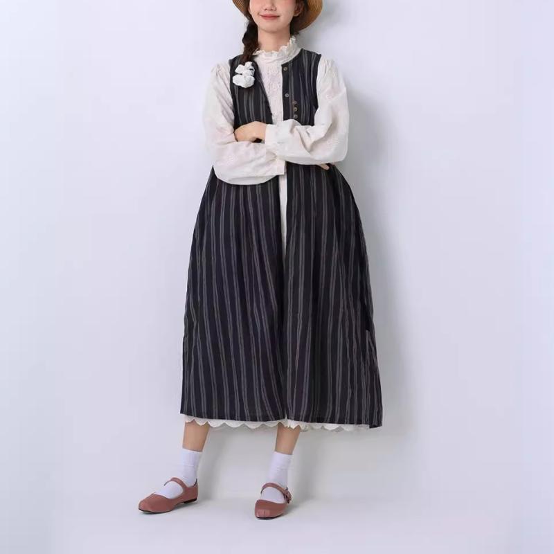 ・カテゴリ: 馬甲/背心・スタイル: 日韓休闲・主な素材: 綿麻・主素材成分: 綿80%～90%・カラー展開: ブラック、グレー・サイズ展開: 均码・ネックライン: ラウンドネック・柄: 縦ストライプ・流行要素: ポケット・袖丈: 開衫・版型: ルーズフィット・ドア襟: 3ボタン・適用性別: 女性・適用年齢: 成人・填充物: 綿