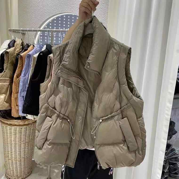 乐天商城 - レディース 秋冬 防寒 羽绒服 ベスト 無袖 外套 立領 ワイドシルエット ゆったり 着回し 立体 刺繍 デザイン 厚手 暖か ダウン ジャケット トップス 女性用 ミドル 丈 ジップ 襟 日系 スタイル 日常 使い 白色 ブラック カーキ 色 接触冷感