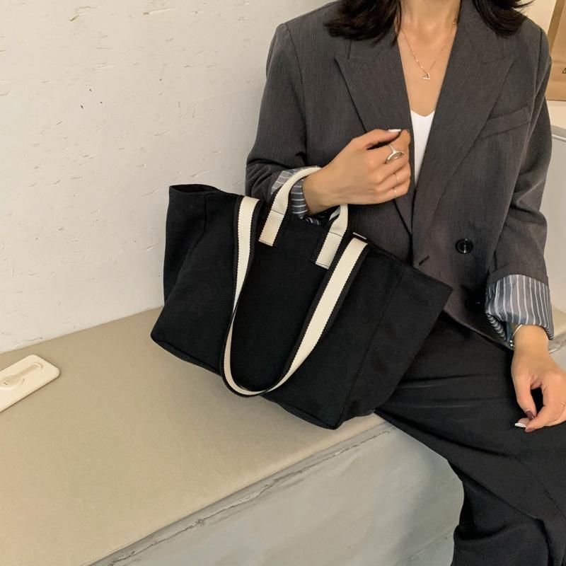 トートバッグ レディース 帆布 ショルダーバッグ 大容量 鞄 通勤用 シンプル 通学 カジュアル おしゃれ・カラー: オフホワイト,ブラック・スタイル: ストリートトレンド・素材: キャンバス・バッグスタイル: トートバッグ・サイズ感: 中・トレンド要素: ステッチ・裏地素材: ポリエステル・形状: 横型スクエア・開閉方式: ファスナー・内部構造: ファスナーポケット,スマホポケット・硬さ: やや柔らかめ・ポケット: 内貼りポケット・ショルダーストラップ: 1本・利用シーン: デイリーユース