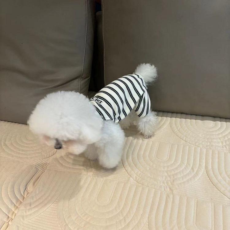 ペット服 小型犬用 四足 オールシーズン 綿100パーセント かわいい ストライプ柄 男の子 女の子 おしゃれ・素材: 綿100%・製品カテゴリ: 四脚衣・スタイル: カジュアル・性別: ユニセックス・カラー展開: ブラック、浅緑、ピンク、イエロー・サイズ展開: S(胸囲35cm/着丈25cm)、M(胸囲42cm/着丈30cm)、L(胸囲48cm/着丈34cm)、XL(胸囲55cm/着丈39cm)・カテゴリ: ペット服