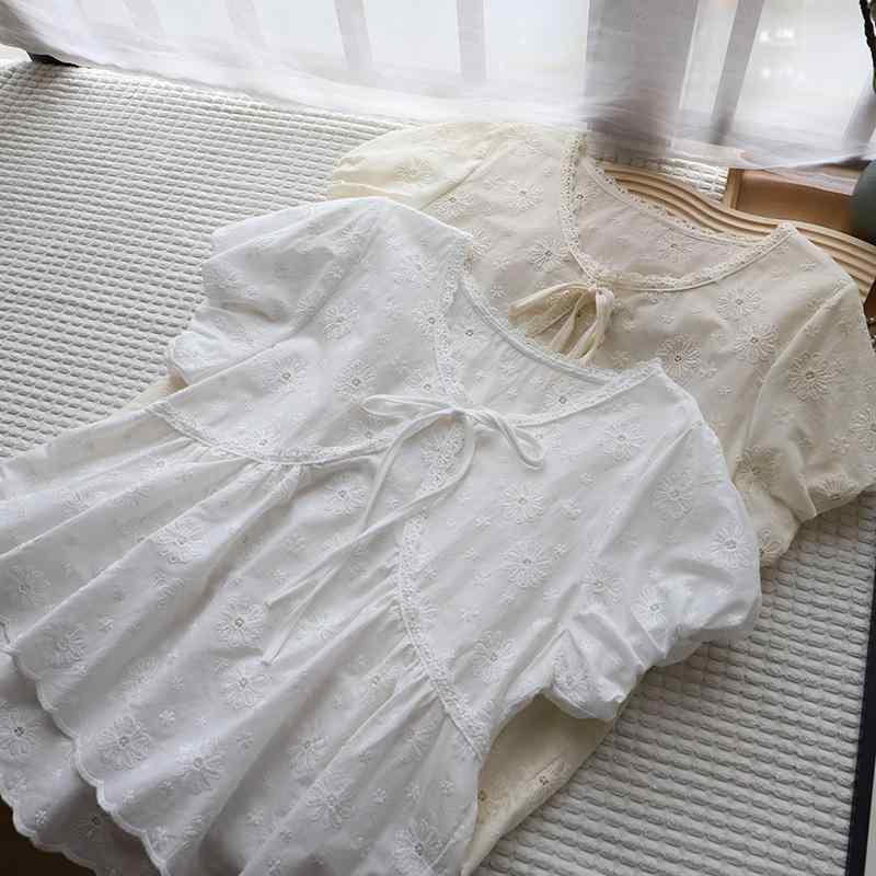 乐天商城 - ブラウス 女性用 春夏 短袖 Vネック レース 刺繍 花柄 コットン ポリエステル 灯籠袖 スカート風 かわいい 清新 甘め 普段使い 通勤 軽量 吸湿速乾 白色 杏色 トップス シャツ フレア デザイン