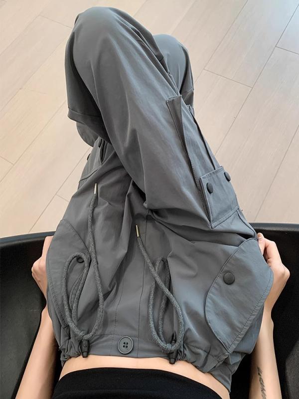 Rakuten - レディース 工装パンツ 女性用 夏 薄手 高腰 ワイドレッグ ストレート ロングパンツ ゆったり ワイド ストリートスタイル ミリタリー風 復古 スポーツパンツ 街頭ファッション ポケット デザイン 切り替え 加工 微弾性 ナイロン素材 深灰 ブラック