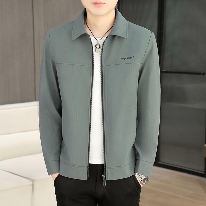 ・カテゴリ: 休闲西服・スタイル: 时尚都市・ネックライン: 翻领・フィット: 合体型・ボタン: 単排扣・フード: なし・厚み: 普通・柄: 純色・主な素材: 化纤类混纺・主素材成分: 聚酯纤维（涤纶）・裏地成分: 聚酯纤维（涤纶）・シーン: 日常・ディテール: 纽扣装饰・裾デザイン: 本布下摆・加工: 免烫处理・衣丈: 普通款(50cm＜衣长≤65cm)・ポケット: 侧缝插袋・着用: 外穿・袖丈: 長袖・袖型: 常规・カラー展開: 黒色、卡其、藍灰・サイズ展開: M、L、XL、2XL、3XL、4XL