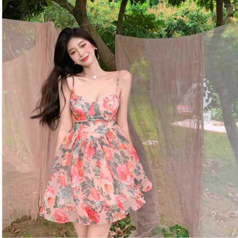 Rakuten - ワンピース 女性用 春夏 海辺 リゾート フラワー 柄 吊り帯 プリンセス スカート 短丈 ポンパドール シルエット ハイウエスト 背中 開き 涤纶 素材 接触冷感 軽量 伸縮性 吸湿速乾 花柄 カラー 気質 優雅 私服 セットアップ 無袖 Vネック セ
