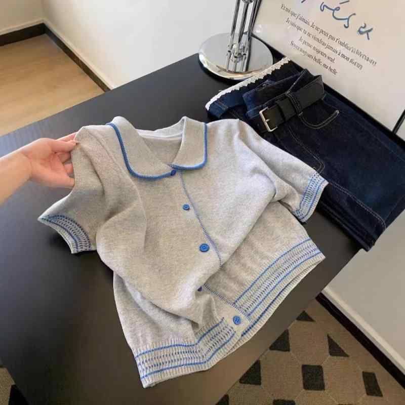 ・主な素材: ポリエステル80-90%・厚さ: 通常・スタイル: 開衫・フィット: 標準・袖型: プリンセス袖・ネックライン: ポロ・袖丈: 三分袖・着丈: 普通(50-65cm)・装飾: レース・カラー展開: 主色・サイズ展開: S,M,L・着用方法: 開衫・前立て: シングルボタン