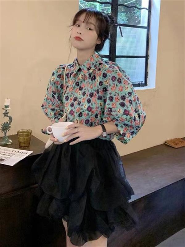 トップス 女性用 春夏 短袖 シャツ 泡泡袖 かわいい フラワープリント ポロカラー ポリエステル 接触冷感 吸湿速乾 軽量 通勤用 普段使い 気質 ゆったり デザイン ミドルレングス Vネック 切り替え ブラック ピンク系 アイボリー ビッグシルエット