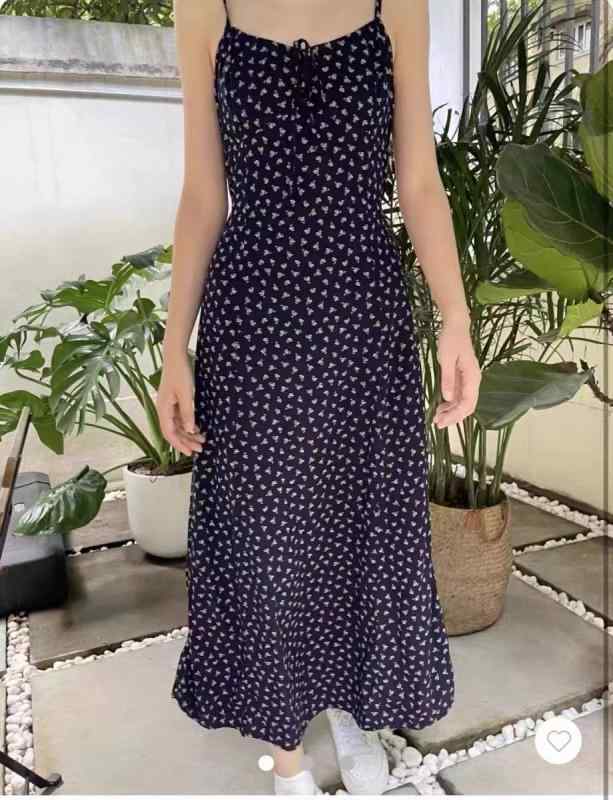 ワンピース レディース 春夏 紺色 花柄 中長丈 吊帯 Vネック ウエスト切り替え 紐付き スリムライン コットン素材 通勤 気質 プリント柄 セットアップ 無袖 ロングスカート 丸襟 日常使い 軽量 伸縮性 通年 オールシーズン
