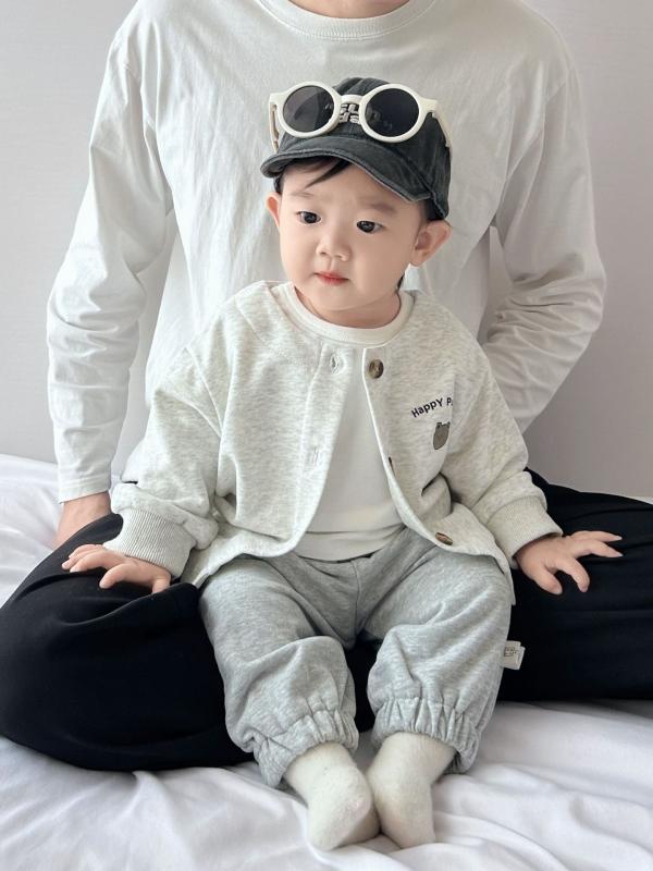 乐天商城 - 男の子 キッズ コート 長袖 カーディガン 秋冬 綿 素材 柔軟 加工 丸首 短丈 単ボタン 灰 黄色 口袋 デザイン シンプル 休闲 百搭 卡通 パターン かわいい 要素 1-3歳 80-100cm 対応 日常 遊び着 普段使い 通園 普段着 軽量 快