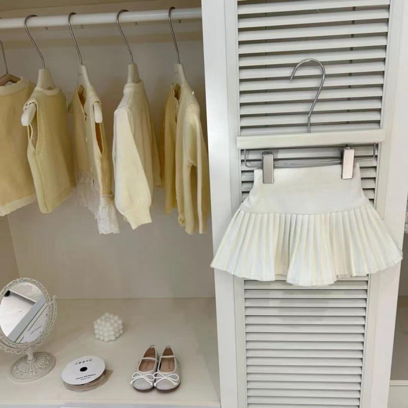 Other - 女の子 夏服 セットアップ 無袖 ニット ベスト 馬甲 百褶 スカート 2点セット 綿素材 柔らかい 薄手 純色 蝶ネクタイ 飾り 韓国風 かわいい 子供服 3-8歳 夏向け 軽やか 動きやすい 普段使い 遊び着 女の子 コーデ トップス ボトムス 組み