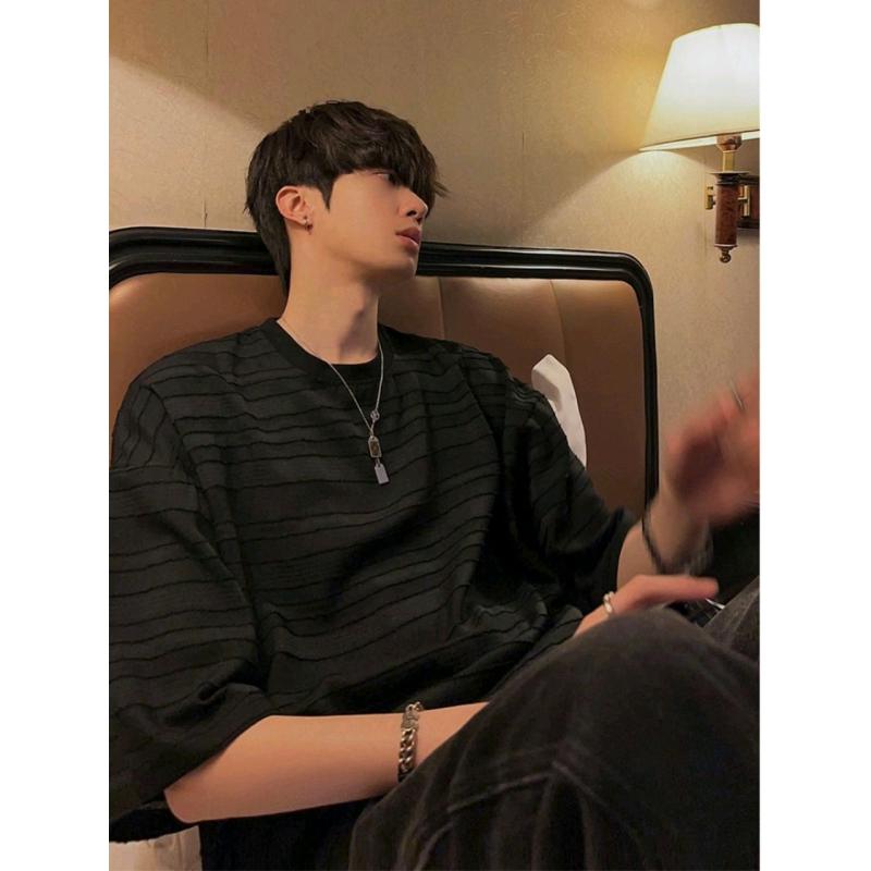 樂天商城 - メンズ Tシャツ トップス 半袖 丸首 ストライプ柄 韓国風 ゆったり 薄手 ポリエステル 日常 夏 カジュアル 男性用 青年向け セットアップなし 白色 黒
