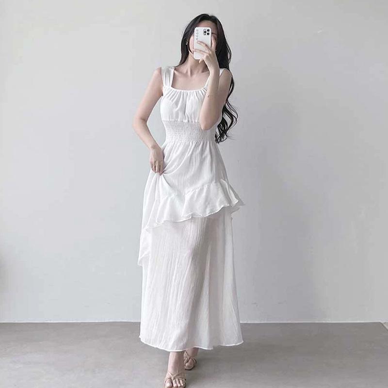 乐天商城 - レディース ワンピース 方領 吊帯 ロング丈 プリーツ セクシー 収腰 高腰 ミドル丈 荷叶エッジ スカート 無袖 コットン 素材 純色 白色 米色 通勤 気質 スタイル 女性らしい エレガント フィット ボディライン 強調 かわいい シルエット