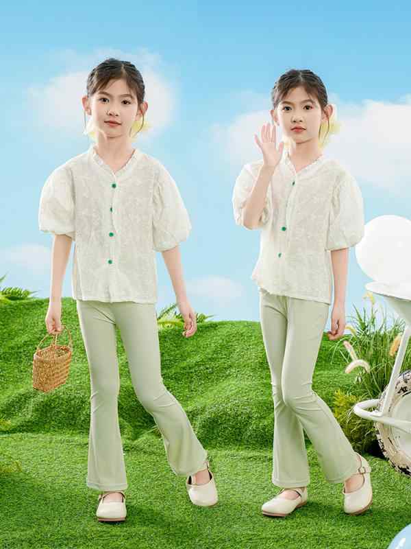 樂天商城 - 女の子 夏用 九分 喇叭パンツ 軽薄 接触冷感 柔軟 ナイロン 77% 中腰 ゴム腰 純色 ストライプ 英国風 トレンド キャンディ カラー 抹茶緑 桃粉 白 杏 灰 3〜8歳 100〜140cm