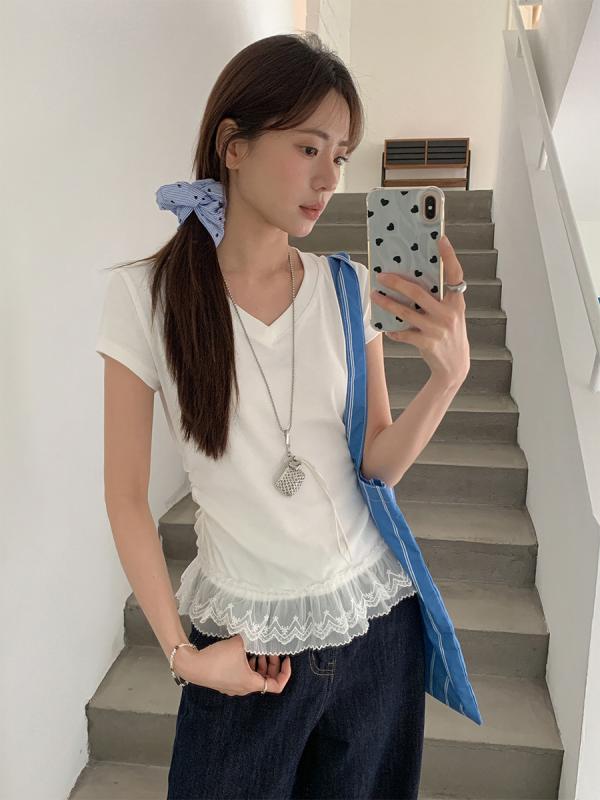 Rakuten - Tシャツ レディース 女性用 短袖 Vネック デザイン フリル レース ヘム ギャザー 切り替え 修身 フィット 短丈 上衣 綿 スパンデックス 混紡 ソリッドカラー 甘め 爽やか 韓流 日常 カジュアル トップス ブラウス ブラック 白 グレー