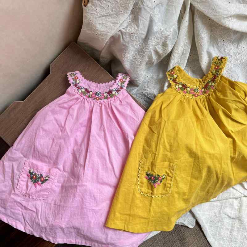 女の子 ワンピース 背心 連衣裙 キッズ 女児 夏服 綿 100% 刺繍 復古 韓風 気質 小众 吊帯 A字 スカート ピンク 黄色 白 花柄 花辺 90cm 100cm 110cm 120cm 130cm 140cm 3-8歳 かわいい 普段使い 軽量