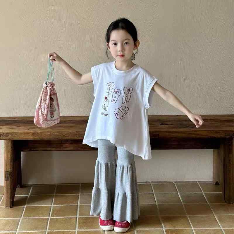 ・性別: 女・スタイル: 韓国風・セットタイプ: ズボンセット・セット数: 2点セット・対象年齢: 中小童(3~8歳)・袖丈: ノースリーブ・フード: フードなし・パンツ丈: ロングパンツ・加工: 柔らかい・厚み: 薄手・柄: キャラクター・トップス: ラフ短袖・ボトムス: フレアパンツ・素材: 綿50%・クロージャー: プルオーバー・カラー展開: 不規則短袖+フレアパンツ,不規則短袖,フレアパンツ・身長対応: 90cm,100cm,110cm,120cm,130cm,140cm