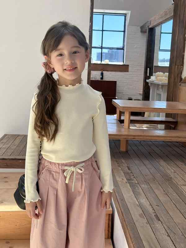 ・スタイル: 韓版・対象: 女童・年齢: 中小童(3~8歳)・フード: なし・袖丈: 長袖・柄: 卡通・主な素材: 綿・主素材成分: 人棉40%、綿35%、綿20%、ポリエステル5%、スパンデックス・要素: レース、卡通・カラー展開: 米色、ブルーグリーン・サイズ展開: 90、100、110、120、130、140、150、160、170