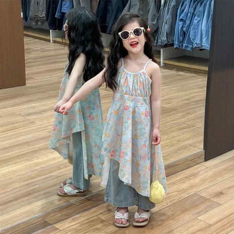 ・カテゴリ: 子供服・スタイル: 韓国風・対象: 女児・セット内容: トップスとボトムス・素材: 綿95%・袖丈: ノースリーブ・パンツ丈: ショートパンツ・柄: 花柄・カラー展開: 浅ブルー・サイズ展開: 90cm、100cm、110cm、120cm、130cm、140cm