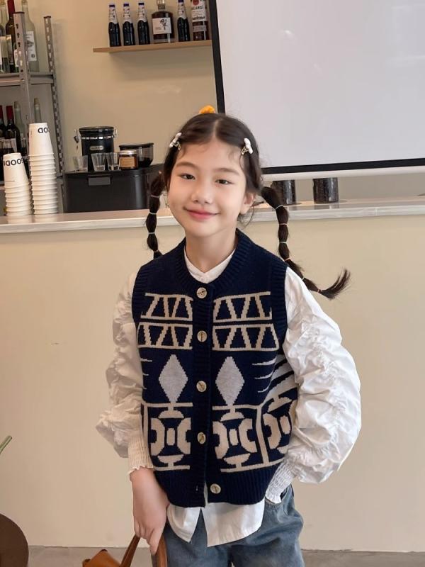 ・適用性別: 女・スタイル: 韓版・対象年齢: 中大童(8歳以上、140cm以上)・素材: 聚酯纖維（聚酯纖維）・素材含有量: 0%・スタイル: 開衫・柄: 格子・厚み: 普通・フード: なし・要素: 潮範・ステッチ: 平車針距12~14針/3cm 否・糸処理: 毛頭/雑余線頭 明顯部位已修剪・安全等級: B類・閉鎖方式: 單排扣・内胆: 聚酯纖維内胆・詰め物: 聚酯纖維（聚酯纖維）・カラー: 藏青色・身長対応: 120、130、140、150、160、170・カテゴリ: 童馬甲