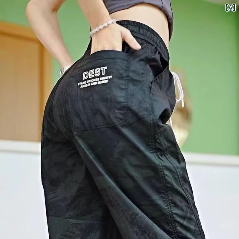 メンズ ズボン 迷彩柄 ワイドパンツ 束脚 ストレート ロングパンツ 中腰 紐留め 薄手 マイクロストレッチ 化繊混紡 綿混 徽章付き 日常 屋外 作業 労働安全 黒 緑 ベージュ 春夏 秋 夏 青年向け 18-24歳 韓国風 ポップ ビジネスカジュアル